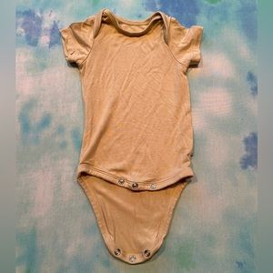 Kyte Baby NWOT tan 0-3m bamboo onesie